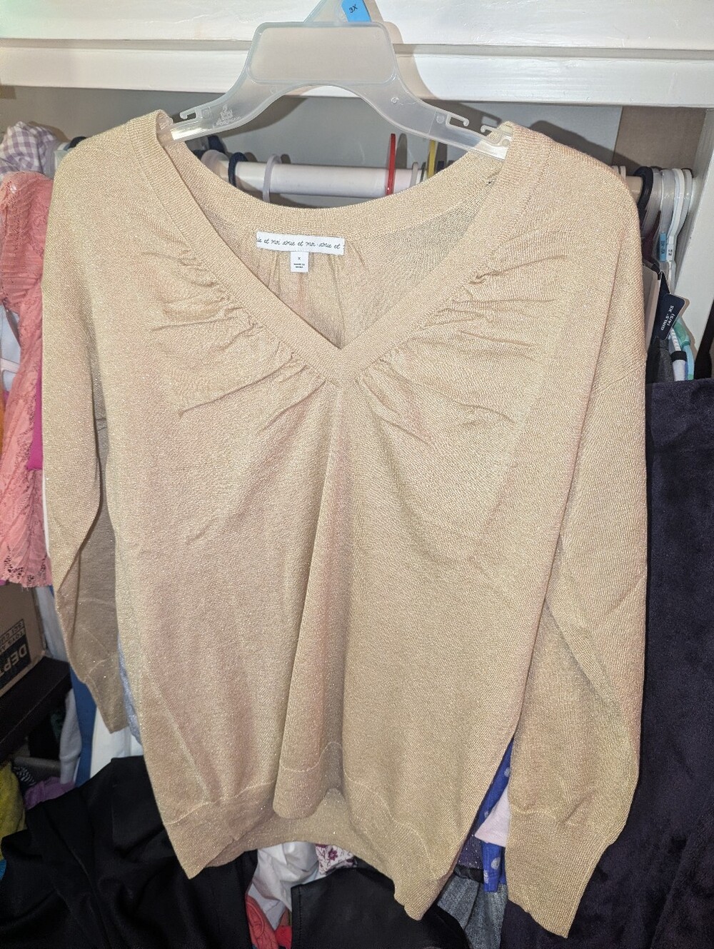 Nwot Women's V-neck gold/tan Sweater/ blouse sz X